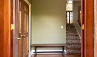 113 Coggeshall Ave, Newport, RI 02840