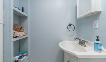805 Farnum Pike, North Smithfield, RI 02896