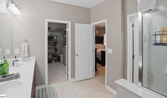 191 Gossamer Dr, Boiling Springs, SC 29316