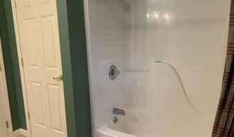 46 Club House Ln 9, Auburn, ME 04210