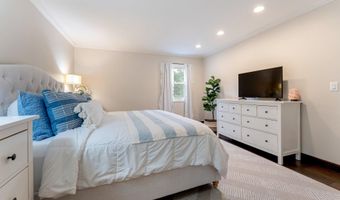 486 Edgeworthe Dr SE, Ada, MI 49301