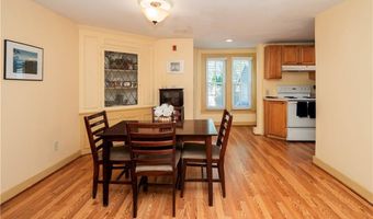 8 Cottage St 1, Newport, RI 02840