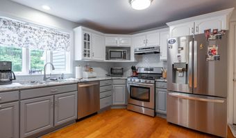 21 Tamarack Ln, Amherst, NH 03031