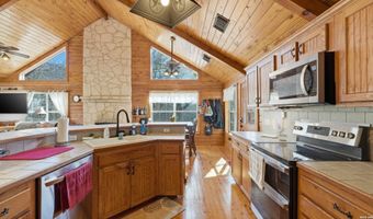 828 Shady Grv, Adkins, TX 78101