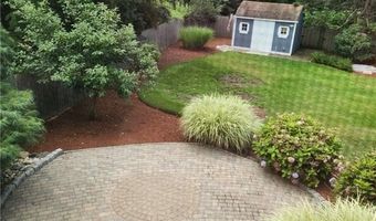 9 Mallory Ct, Cranston, RI 02910