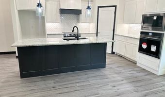 1112 Duke Dr, Bauxite, AR 72011