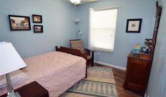 872 Village Brook Ct, Ballwin, MO 63021