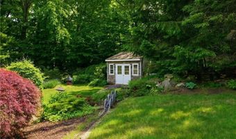 8 Ledgemont Dr, Lincoln, RI 02865