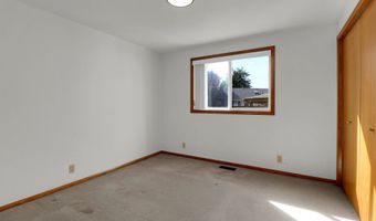 5689 D St, Springfield, OR 97478