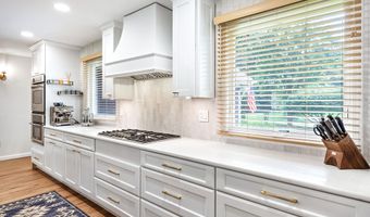 30 Packard Dr, Middletown, NJ 07748