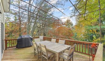 47 Hollow Tree Ridge Rd 47, Darien, CT 06820