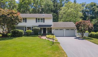17 Northgate Dr, Albany, NY 12203