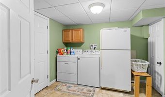 72 Winifred Ave, Warwick, RI 02889