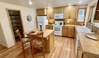 55433 MCKENZIE Hwy, Blue River, OR 97413