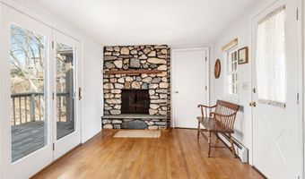 32 Tanglewood Trl, Narragansett, RI 02882
