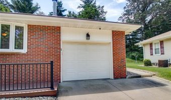 2421 Woodcrest Dr, Alton, IL 62002