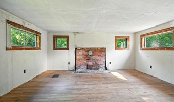570 McGrath Pond Rd, Belgrade, ME 04917