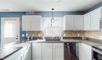 1454 Hillcrest Dr, Atwater, OH 44201