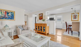 3 Garden St, Branford, CT 06405