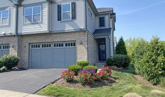 3221 N Heritage Ln, Arlington Heights, IL 60004