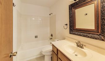 14 Oxford Ct, Algonquin, IL 60102