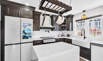 318 Farmington Ave, Cranston, RI 02920