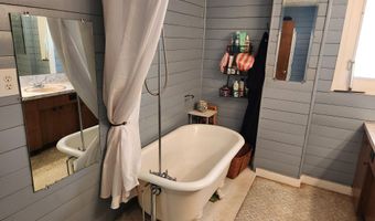 315 N Main St, Allegan, MI 49010