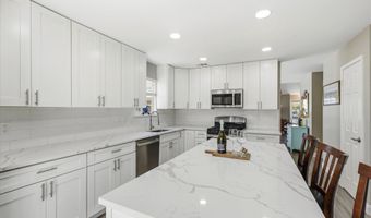 5 ELM Ct, Barnegat, NJ 08005