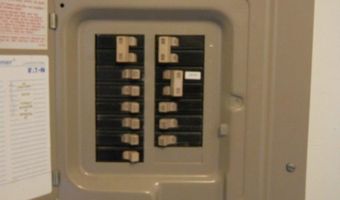 17 W Locust St, Aurora, MO 65605