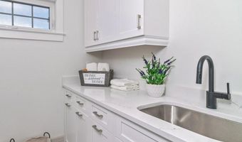 37 Primrose Ln, Cromwell, CT 06416