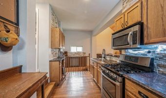 1341 8th St, Marion, IA 52302