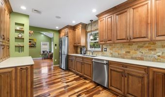 50 Towne St, Amityville, NY 11701