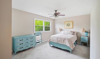 219 W Appletree Ln, Arlington Heights, IL 60004