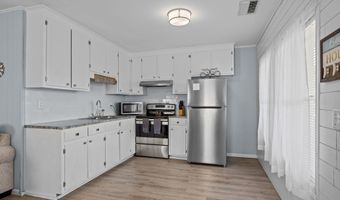 205 Barefoot Ln, Atlantic Beach, NC 28512