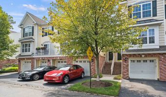 32 MARINA Dr, Bayonne, NJ 07002