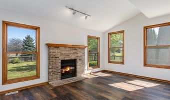 521 Ridgewood Dr, Antioch, IL 60002