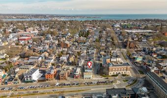 8 Franklin St 3, Newport, RI 02840