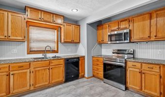 134 W College St, Aurora, MO 65605