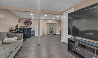8 Gale Ct, North Providence, RI 02904