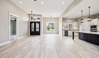 6048 Majestic Waters Dr, Benton, AR 72019