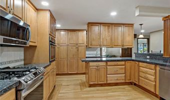 21 Clifton Rd, Bristol, RI 02809