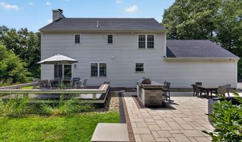 2 Oleander Dr, Clinton, CT 06413