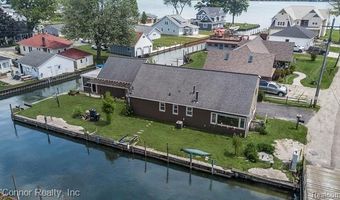 130 Delta Dr, Algonac, MI 48001