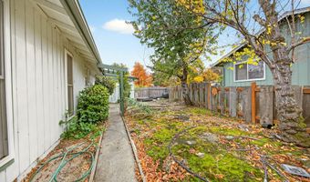 697 Oak Knoll Dr, Ashland, OR 97520