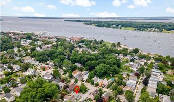8 Lincoln Ave, Bristol, RI 02809
