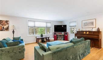 429 Howland Rd, East Greenwich, RI 02818