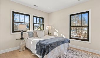 415 N Haddow Ave, Arlington Heights, IL 60004