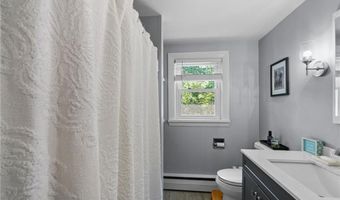 40 Queen St, North Kingstown, RI 02852