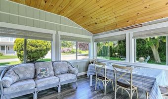 56 King Philip Rd, Narragansett, RI 02882