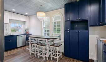 15 Ayrault St, Newport, RI 02840